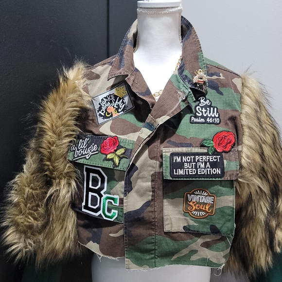 Custom Camouflage Jacket with Faux Fur Sleeves - Picture 7 of 9